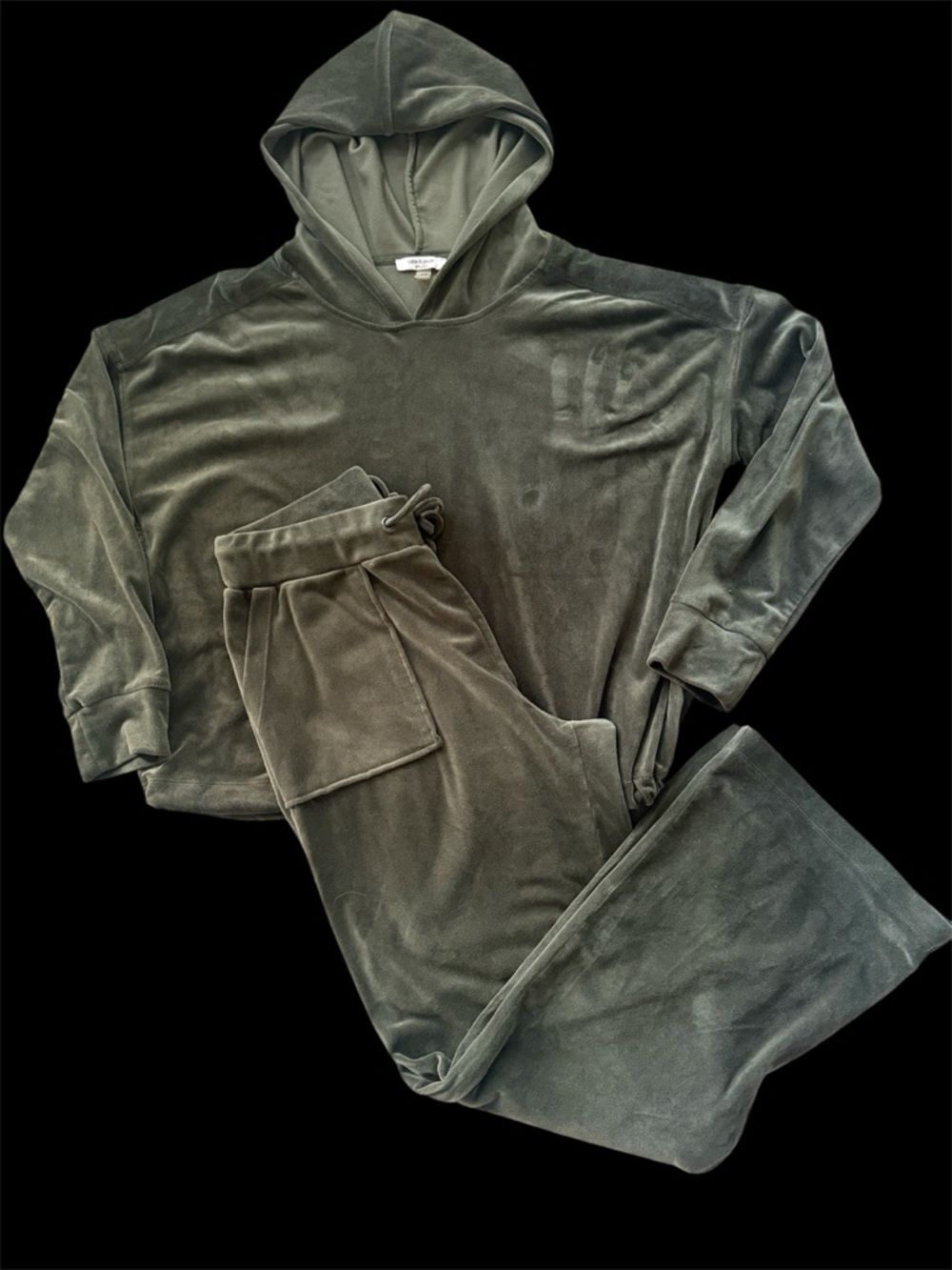 Cable & Gage Olive Green Velour Lounge Set!